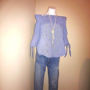 🔴 - H&M Off the Shoulder Shirt